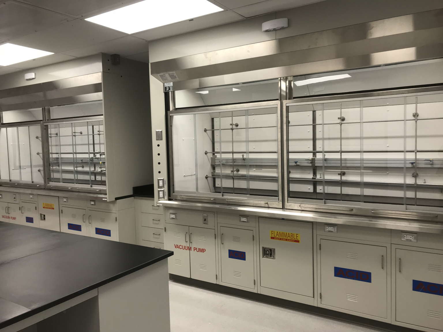 ICI Isolator Fume Hoods