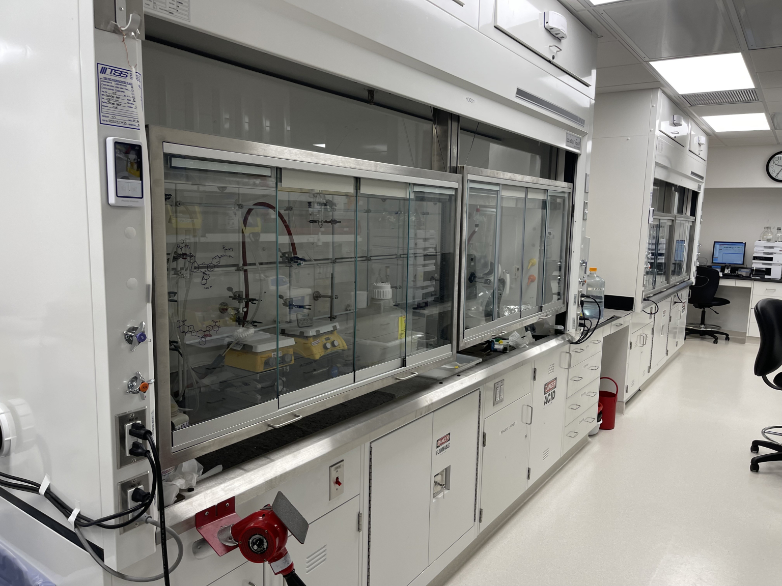 ICI Isolator Fume Hoods